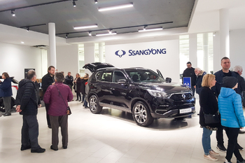 Fjölmenni var á frumsýningu SsangYong Rexton<br>hjá Bílabúð Benna á laugardaginn