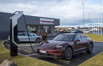 Porsche hleðslustöð-ráðherra vef