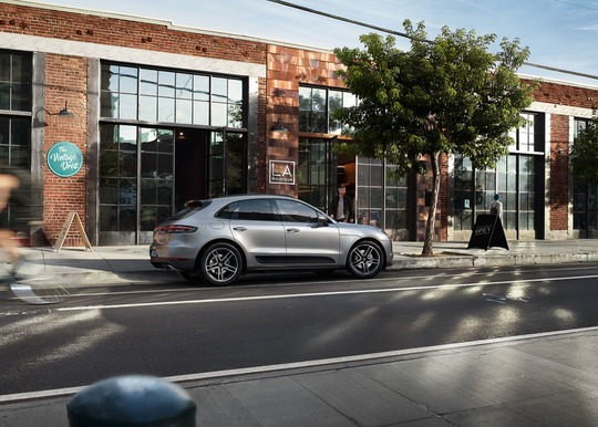 Porsche Macan-3