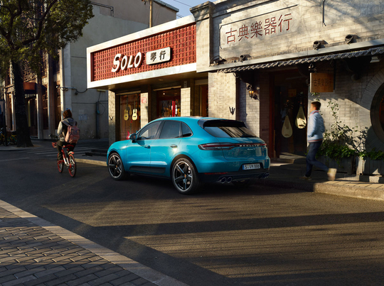 Porsche Macan S-6