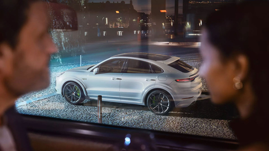 Porsche_Cayenne_Coupe_E-Hybrid_-4